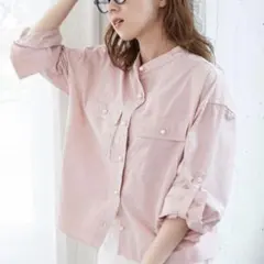 【極美品】le.coeur blanc スタンドネックパールボタンシャツ ピンクのサムネイル