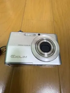 CASIO EXILIM EX-Z880コンパクトデジタルカメラ動作確認済み - メルカリ