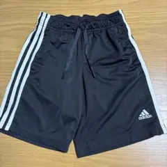 adidas 3本ライン 黒 ハーフパンツ140センチ