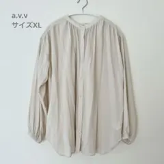 a.v.v 落ち感ギャザーブラウス　ベージュ　XL バンドカラーのサムネイル