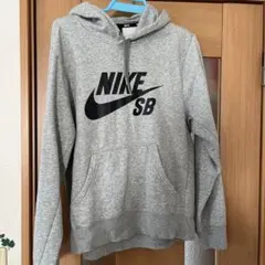 NIKE SB グレー フード付きパーカー Sサイズ