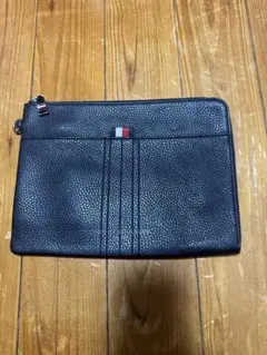 【値下げ中】TOMMYHILFIGER 黒のトリコロールクラッチバッグ