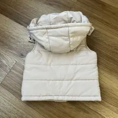 フード付きクリーム色中綿ベスト