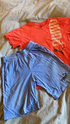 PUMA の赤いTシャツセットとブルーショートパンツ 150cmのサムネイル