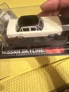 Nissan Skyline ミニカー ホワイト/ブラックのサムネイル
