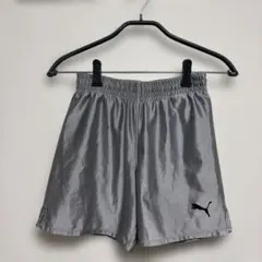 Puma シルバー ハーフパンツ