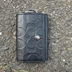 ブラックレザーキーケース エンボス加工値下げ交渉可