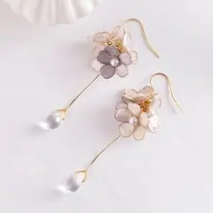 桜つづりの揺れるピアス／イヤリング　シックカラー　ディップアート　春アクセサリー