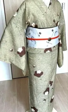 小紋♦︎袷♦︎正絹♦︎モスグリーンにあられの地抽象椿♦︎重ね襟付