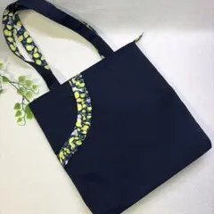 ハンドメイド♡フリルポケットの肩掛けトートバッグ　レモンと猫　ネイビー