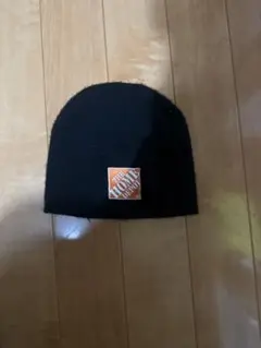 ロゴ付き 黒ビーニー　ニット帽