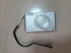 FUJIFILM XQ1 シルバー コンパクトデジタルカメラ 本体のみ ジャンク
