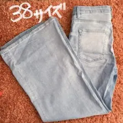 H&M ハイウエストフレアデニムパンツ ブルー 38サイズのサムネイル