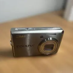 ニコン Nikon COOLPIX S3100 SDカード・ケース付 デジカメ - メルカリ