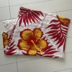 未使用品❣️ハワイアン　タヒチアン　ハイビスカス柄　パレオ　布