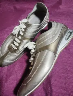 【Cole Haan✕NIKE】ゴールドエアクッションスニーカー