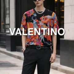 売切最終価格♂新品・タグ付・半袖Tシャツ【VALENTINO】総柄　スタッズのサムネイル