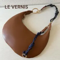 【美品】LE VERNIS パラコードハンドル ムーンショルダーバッグ　キャメルのサムネイル