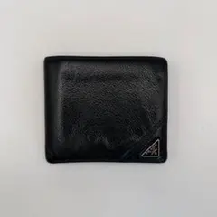 PRADA 二つ折り財布　ブラック　トライアングル　シボ　札入れ　レザー　三角のサムネイル