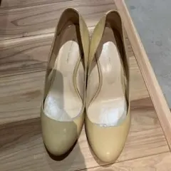 UNITED ARROWS エナメルパンプス ベージュ 37 1/2のサムネイル