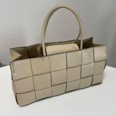 【TOV】GALERIE VIEで購入：ベージュ 編み込みデザイン ハンドバッグ