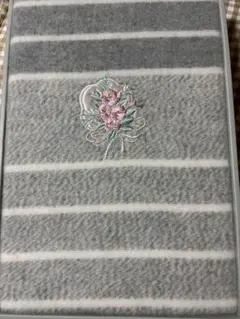 シングルフラットシーツ グレーとホワイトストライプ