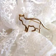 【即日発送‼️】新品！キャット猫のシルエット ゴールドブローチ卒業式入学式