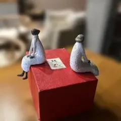 陶器製二人の人形の置物