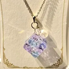 1788.スワロ入り♡ キューブ型レジンネックレス♡