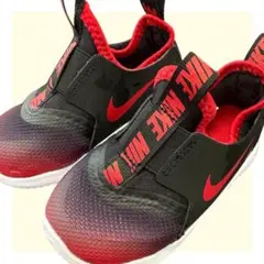 ナイキ　赤　黒　12cm ベビー　ファーストシューズ　靴　スリッポンシューズ