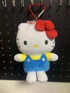 ハローキティ　カラナビ付きマスコットポーチ