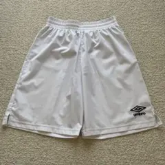 美品　umbro 白 ショートパンツ　160cm