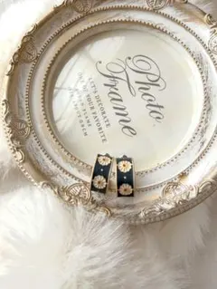 ネイビー ピアス