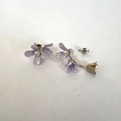 訳あり　ケイタマルヤマ　薄紫花デザインピアス
