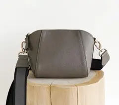 Item thumbnail for item 73ba21d4-10c1-4b8b-b6cb-32a47ab2d73e