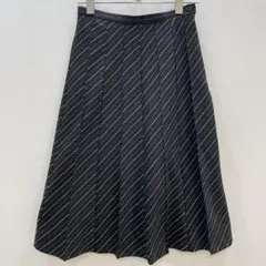 ブラック、ホワイト斜めストライプ Aラインプリーツスカート ロング