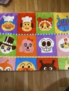 カラフルなアニメキャラクターブランケット