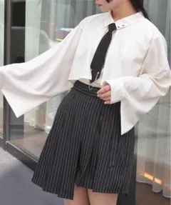 axes femme タイ付オーバーケープ風ブラウス