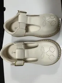 キッズシューズ　17インチ　オフホワイト　未使用