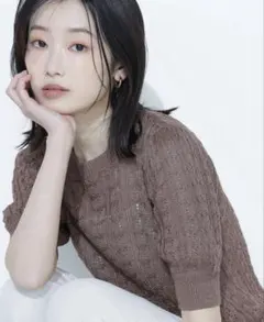 透かしケーブルニット