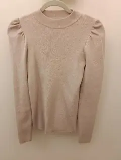新品未使用　INGNIベージュ パフスリーブ ニット Mサイズ