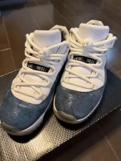 Air Jordan 11 Low snakeのサムネイル