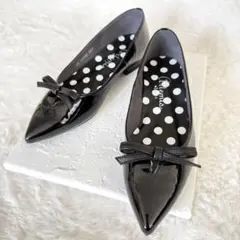 ダイアナ リボンモチーフ ポインテッドトゥ フラット パンプス 黒 エナメル