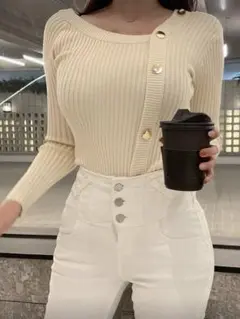 【SHEIN】DAZY 非対称ネックボ タンディテールセーター 秋服