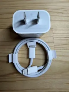 Apple純正の20W充電器とタイプC-ライトニングの1mケーブルのセット