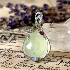 天然石 プレナイト☆ワイヤーラップ ジュエリー アート ネックレストップ