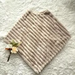 モコモコフェイクファーポンチョ　ケープコート　ベージュ　可愛い　暖かい　羽織り