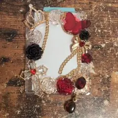 硬質ケース デコ レジン 蝶々 王冠 薔薇 バラ 十字架 黒 赤 紅 金