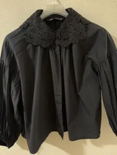208. レース襟 黒 長袖シャツ