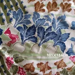布地　畑でこどもが遊んでる模様　野菜　101✕184cm
